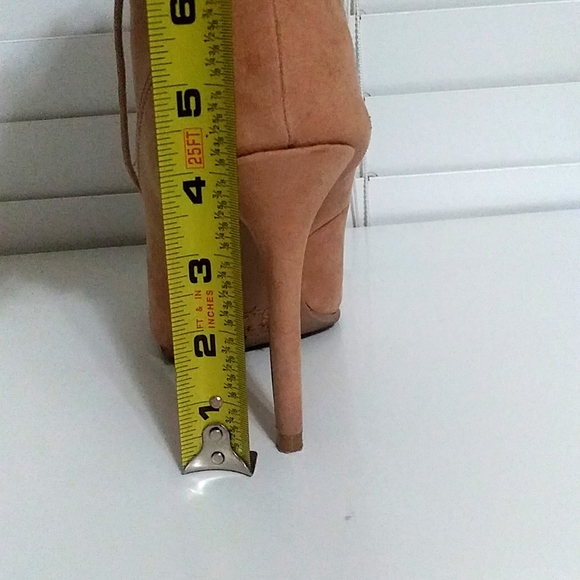 Tennie Bootie Point-Toe Size: 8 - Picture 17 of 17